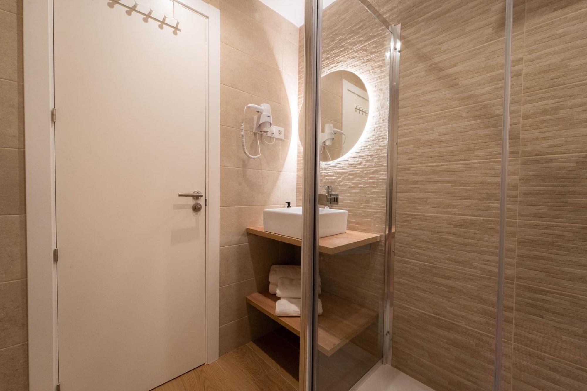 I'M Room Suites Nuevos Ministerios - Bernabeu 'Digital Access' Madrid Room photo