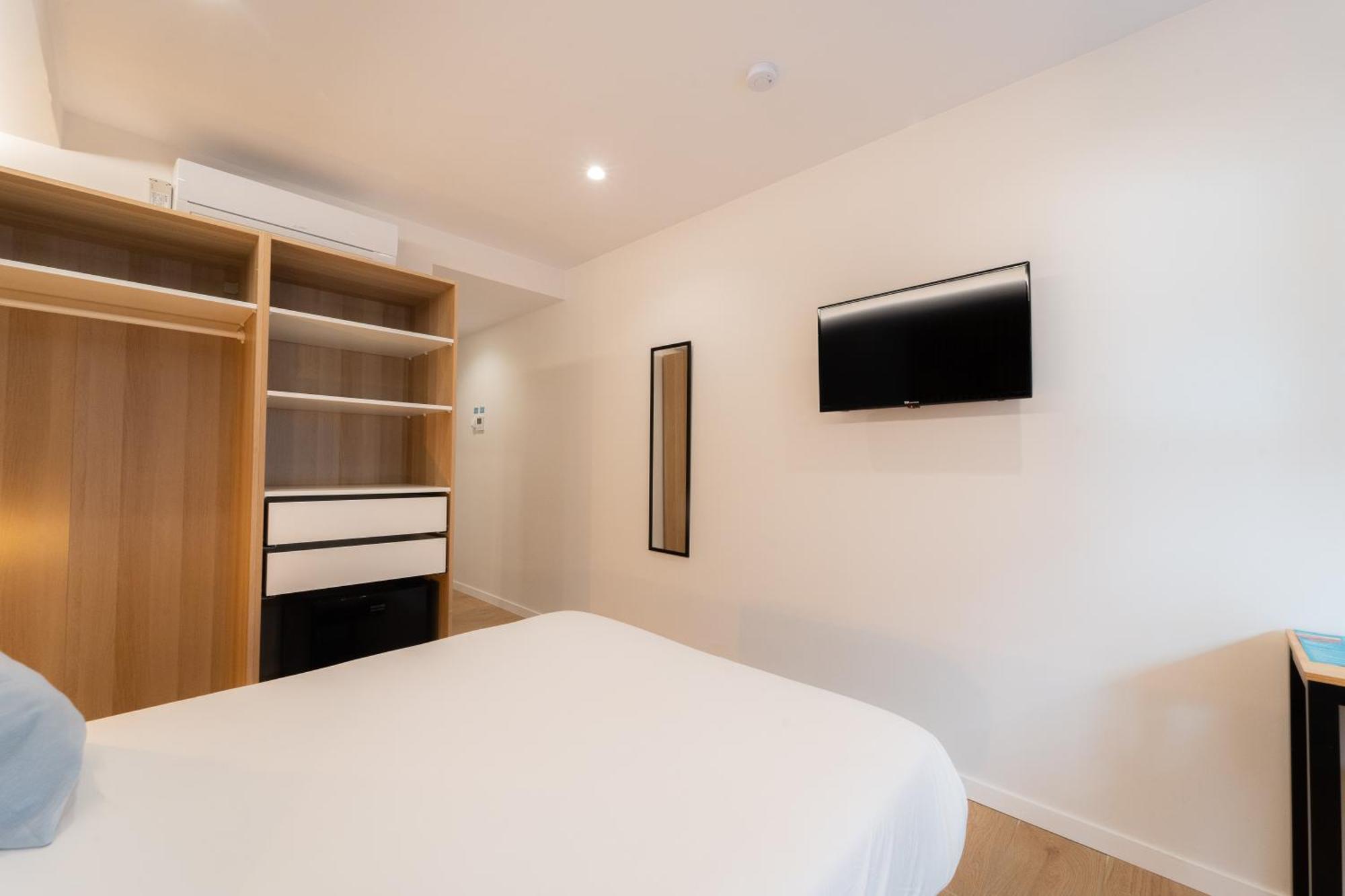 I'M Room Suites Nuevos Ministerios - Bernabeu 'Digital Access' Madrid Room photo